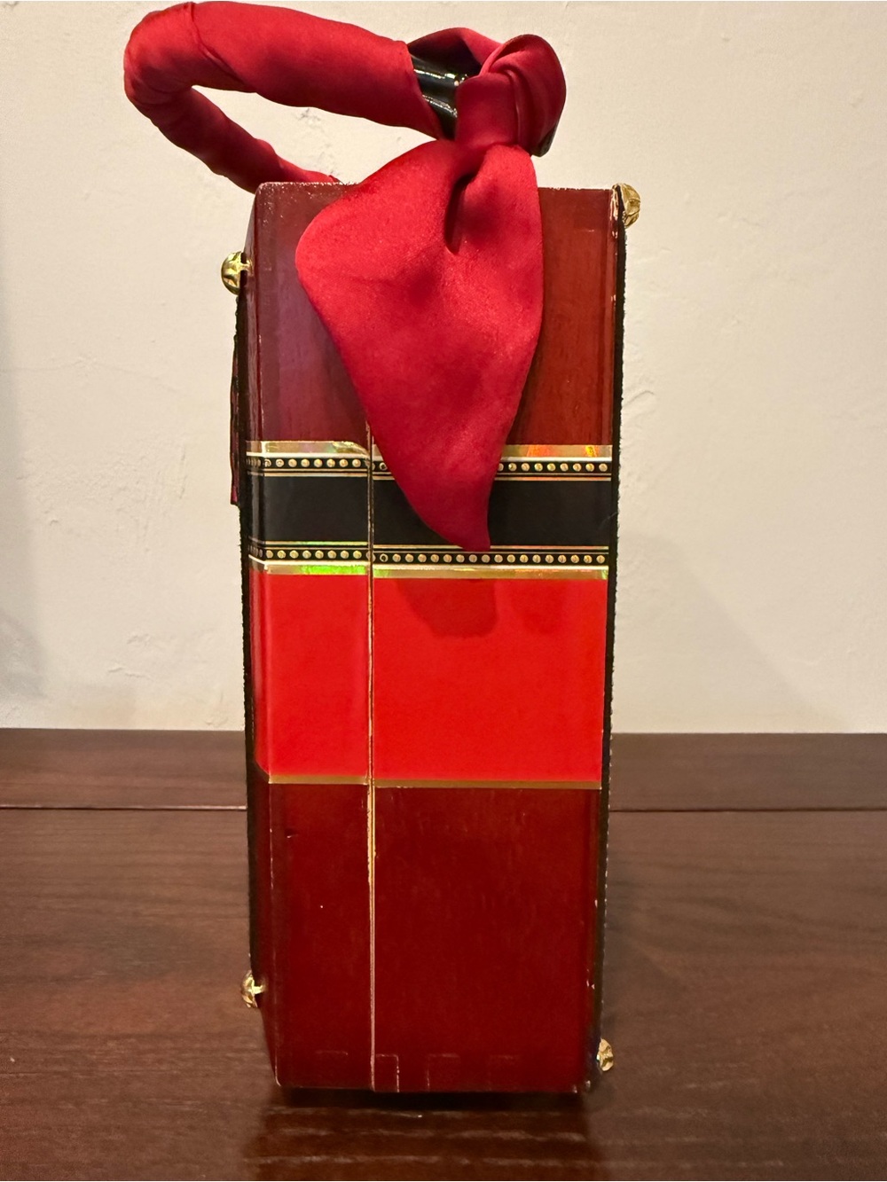 Designer Darling and Company Leighton Green and Red Cigar Box Bag - Picture 3 of 7